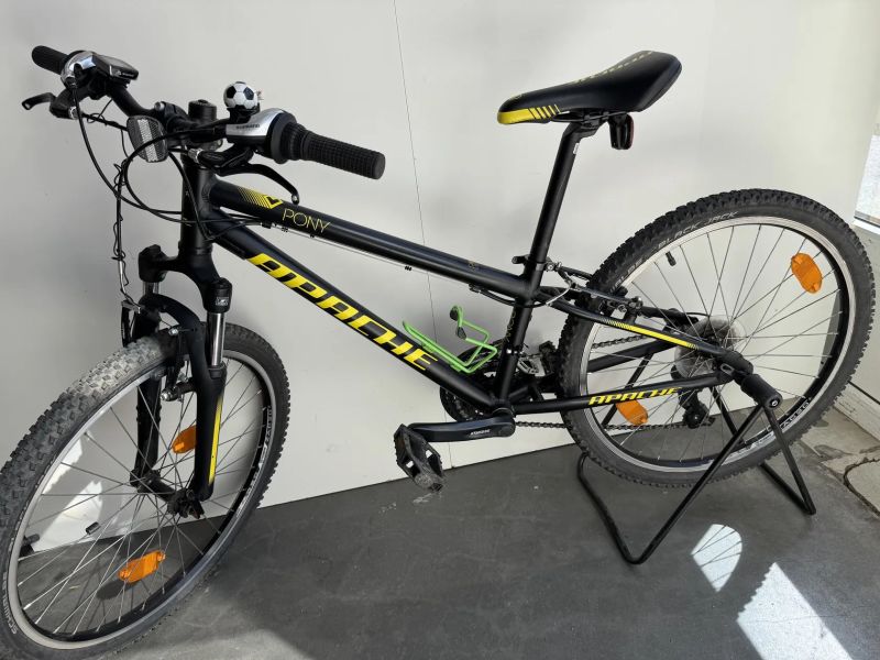 Prodám Apache PONY, 24', 1.majitel, výborný stav,málo používané