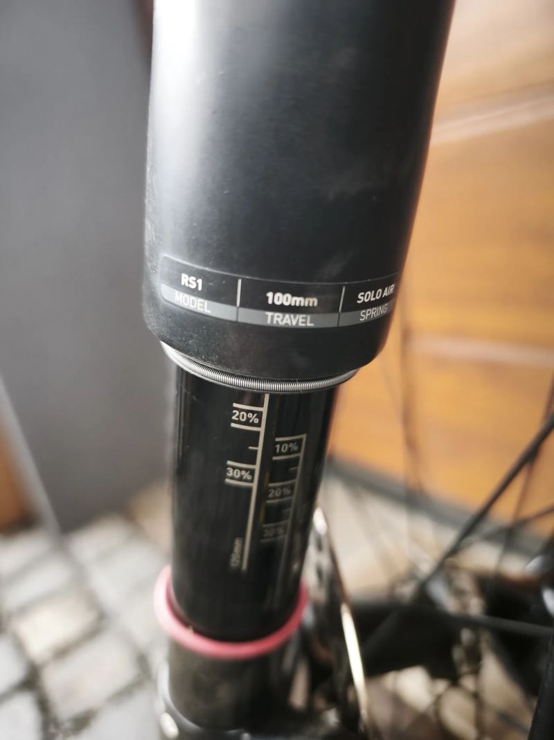 Zapletená karbonová kola DTswiss XRC1200 s karbon vidlicí RockShox RS1 