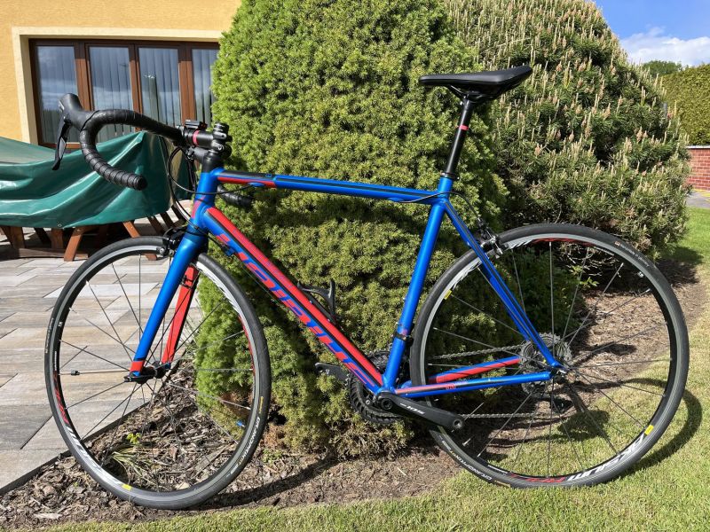 Silnička Haibike – zánovní švihák v top stavu, rok nové komponenty 