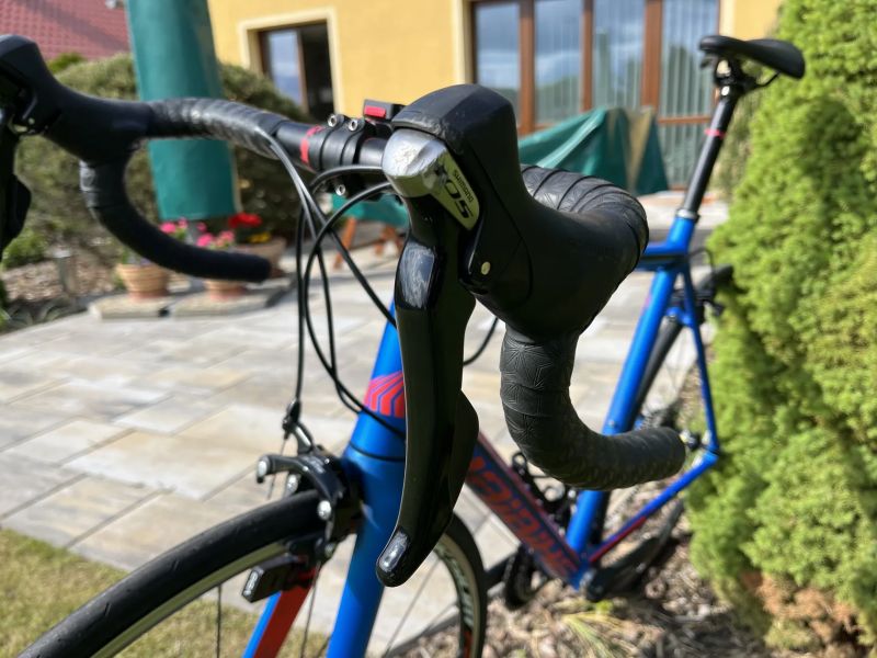 Silnička Haibike – zánovní švihák v top stavu, rok nové komponenty