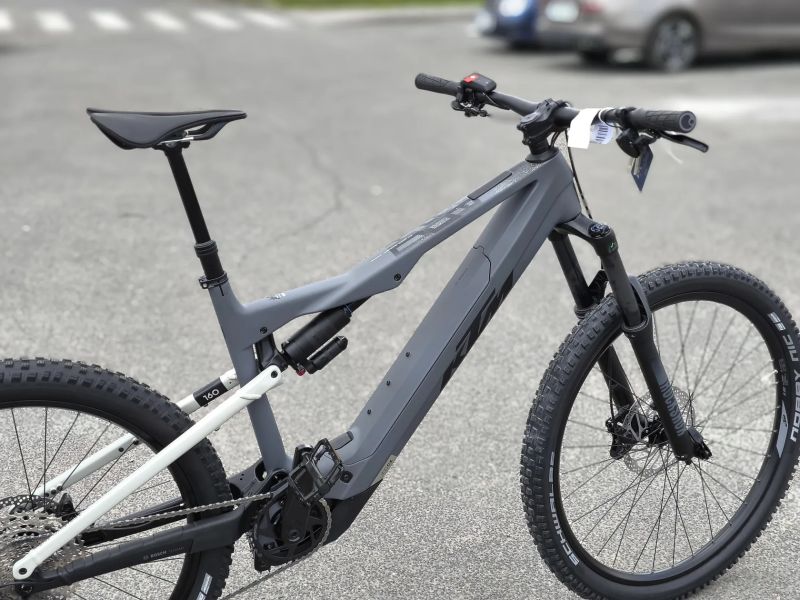 !!!NOVÝ!!! Karbon KTM MACINA KAPOHO COMP LTD, Bosch CX5, 800Wh vel. XL