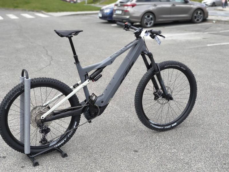!!!NOVÝ!!! Karbon KTM MACINA KAPOHO COMP LTD, Bosch CX5, 800Wh vel. XL
