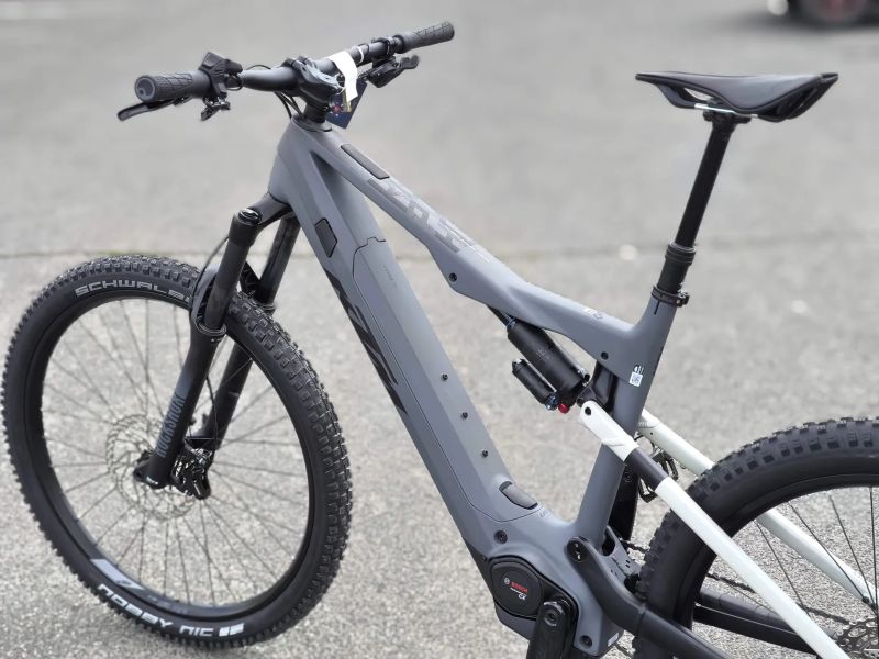 !!!NOVÝ!!! Karbon KTM MACINA KAPOHO COMP LTD, Bosch CX5, 800Wh vel. XL