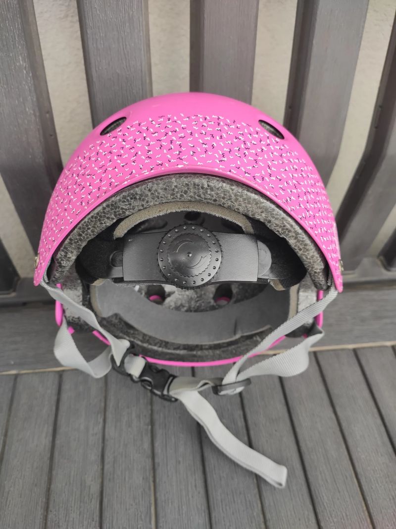 Sportovní přilba (i na kolo) + chrániče zdarma