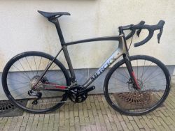 Karbonové silniční kolo Eddy Merckx Mourenx 69, nová sada Shimano 105 2x12s