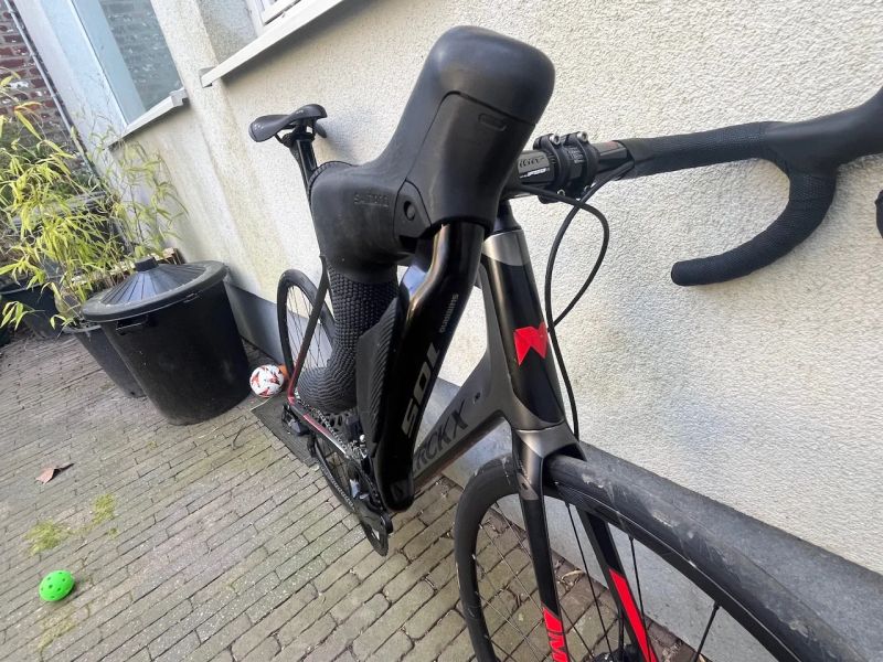 Karbonové silniční kolo Eddy Merckx Mourenx 69, nová sada Shimano 105 2x12s