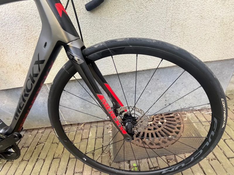 Karbonové silniční kolo Eddy Merckx Mourenx 69, nová sada Shimano 105 2x12s