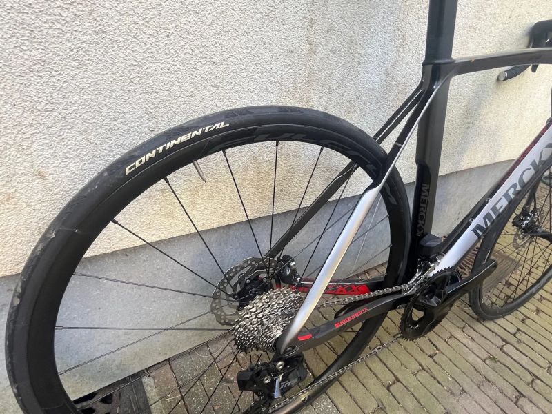 Karbonové silniční kolo Eddy Merckx Mourenx 69, nová sada Shimano 105 2x12s