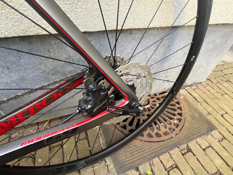 Karbonové silniční kolo Eddy Merckx Mourenx 69, nová sada Shimano 105 2x12s