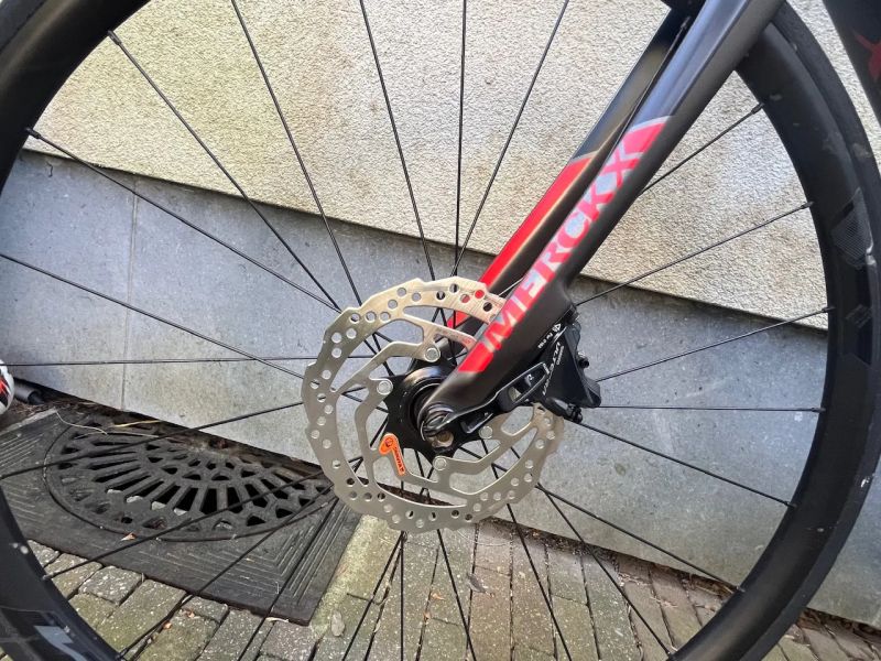 Karbonové silniční kolo Eddy Merckx Mourenx 69, nová sada Shimano 105 2x12s