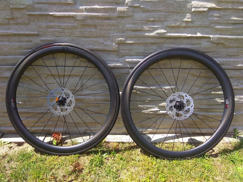 Silniční kotoučová karbonová kola