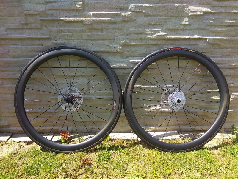 Silniční kotoučová karbonová kola