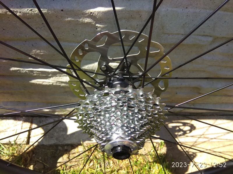 Silniční kotoučová karbonová kola