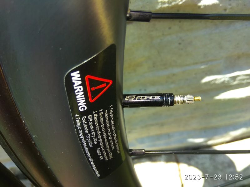 Silniční kotoučová karbonová kola