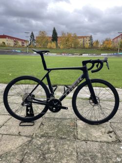 Trek Madone SL 6 Gen 8 velikosti M/L, L