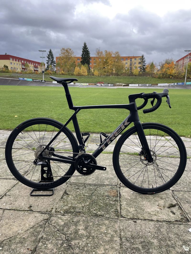 Trek Madone SL 6 Gen 8 velikosti M/L, L