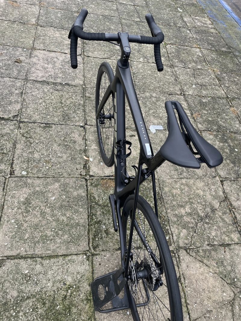 Trek Madone SL 6 Gen 8 velikosti M/L, L