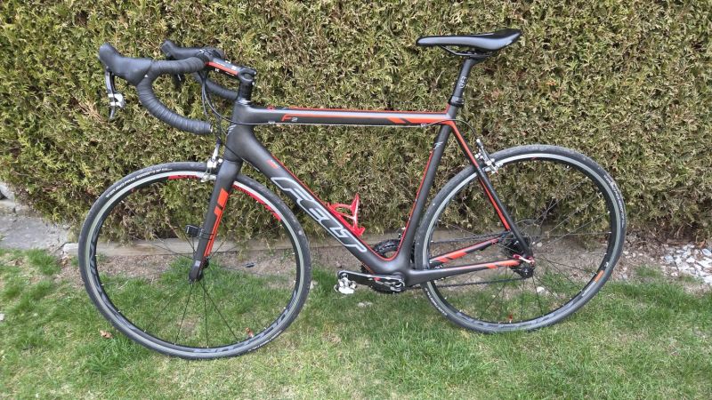 Silniční kolo FELT 