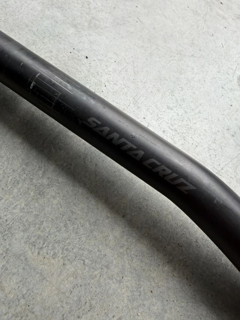 Karbonová Řídítka SANTA CRUZ 35 mm 770 mm rise 35 mm