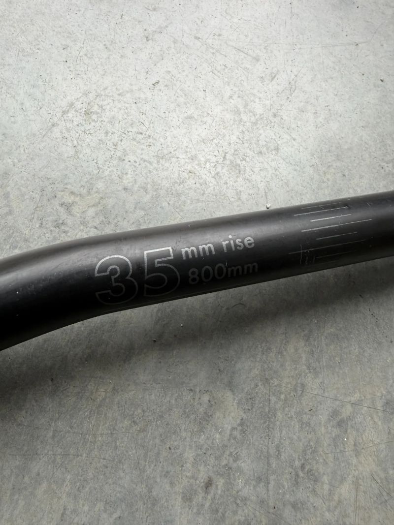 Karbonová Řídítka SANTA CRUZ 35 mm 770 mm rise 35 mm