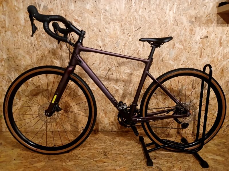 Cube gravel NUROAD RACE rubyred gloss, 2025, velikost L 