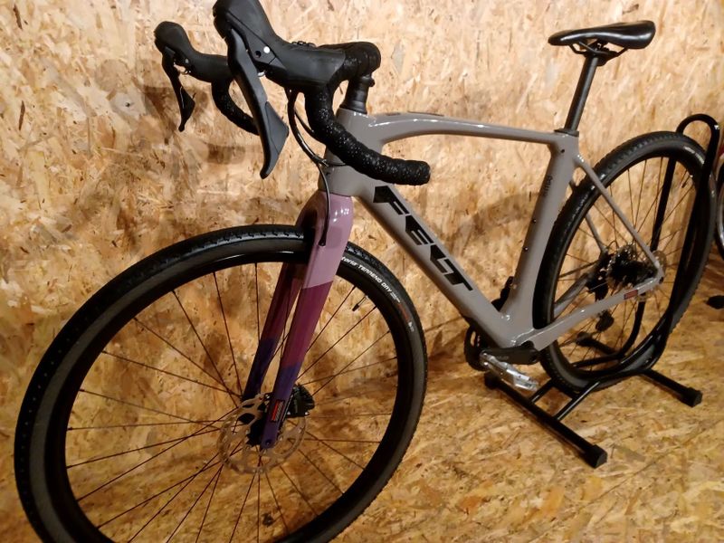 Gravel FELT BREED Advanced GRX 610, velikost M 