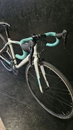 Bianchi - Sora 2x9 speed