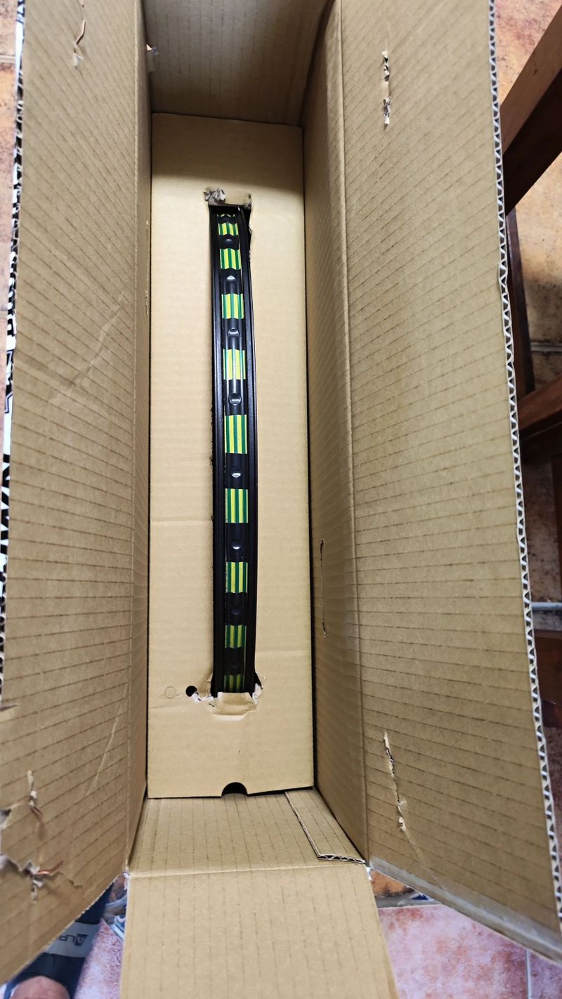 prodám zadní boost zapletené kolo Spank Spike Race 33 - 27,5"