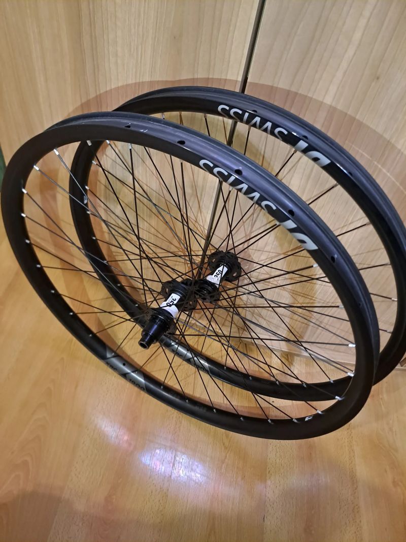 NOVÉ nejeté karbonové kola DT Swiss XRC 1900 s náboji Dt 350 / ořech XD / 6děr / boost / 1580g /29er