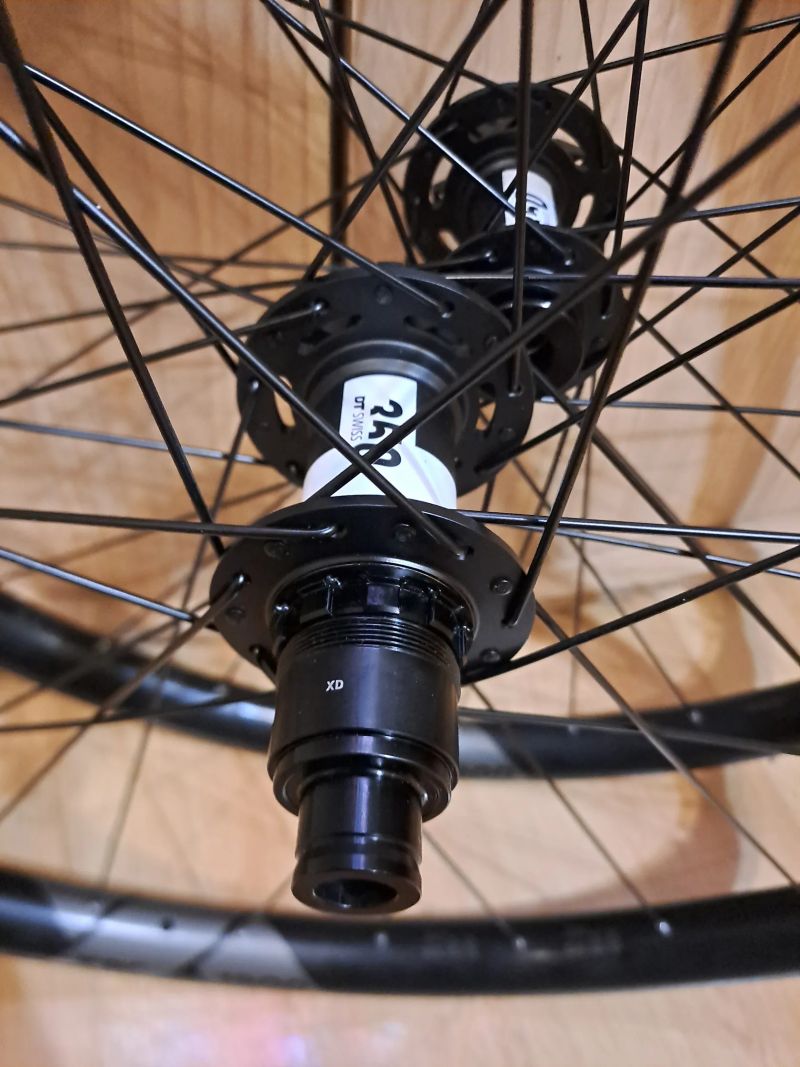 NOVÉ nejeté karbonové kola DT Swiss XRC 1900 s náboji Dt 350 / ořech XD / 6děr / boost / 1580g /29er