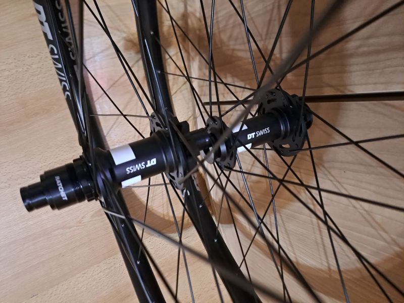 NOVÉ nejeté karbonové kola DT Swiss XRC 1900 s náboji Dt 350 / ořech XD / 6děr / boost / 1580g /29er