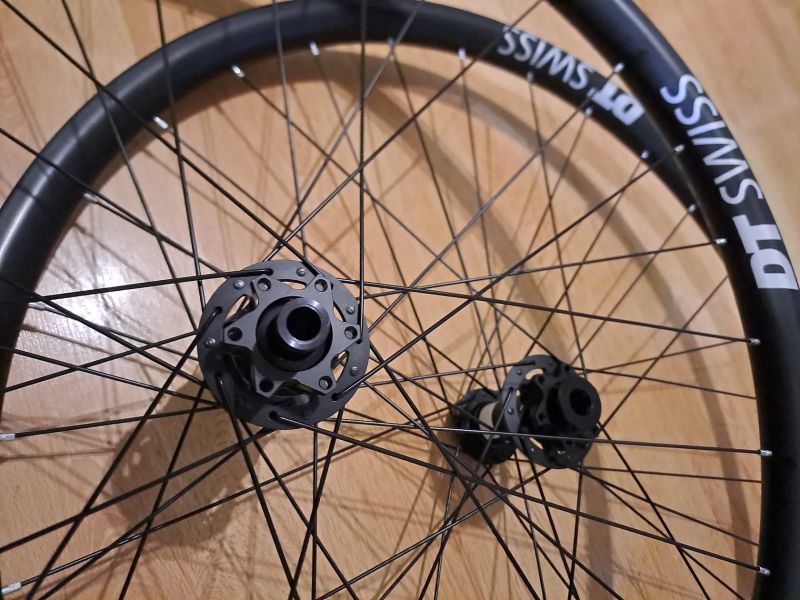 NOVÉ nejeté karbonové kola DT Swiss XRC 1900 s náboji Dt 350 / ořech XD / 6děr / boost / 1580g /29er