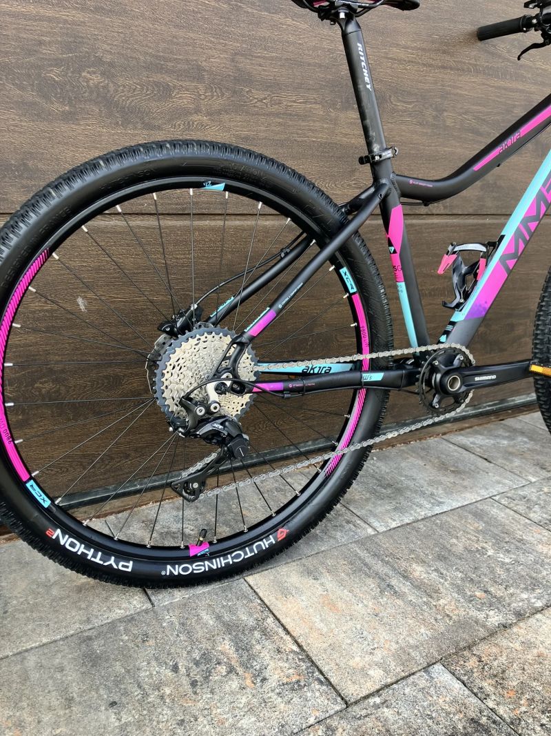 MMR Akira, rám 15", kola 27,5"