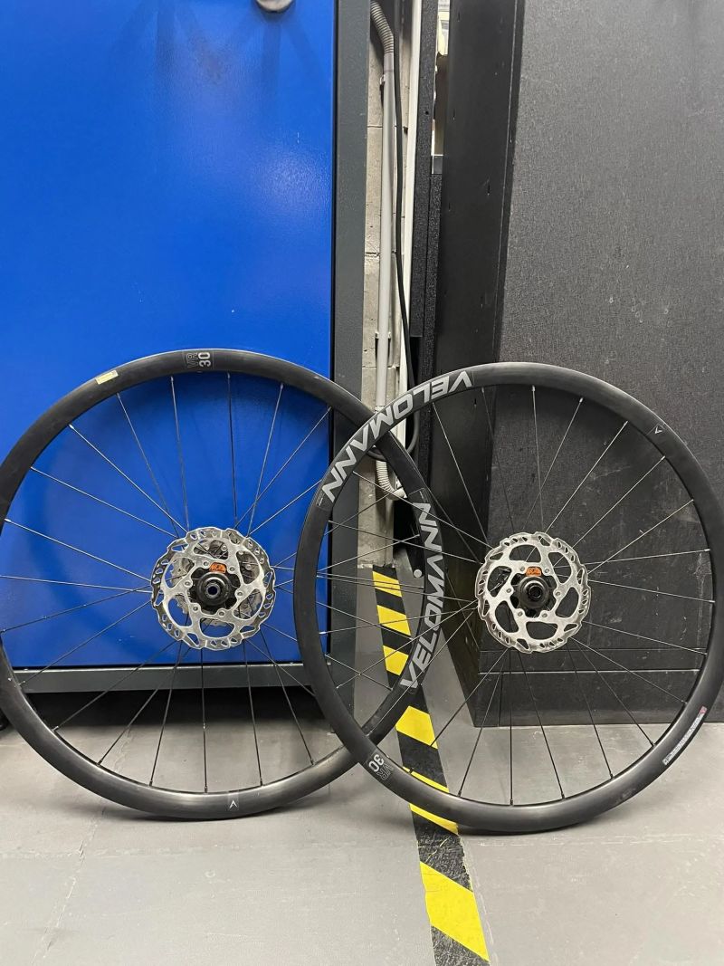 Silniční zapletená kola Velomann 