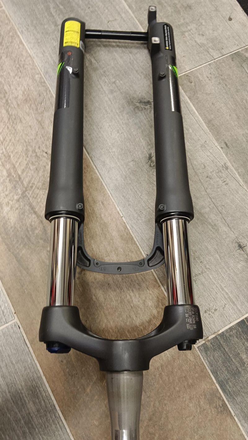 Vidlice 100mm Boost Fox RockShox SANTOUR 