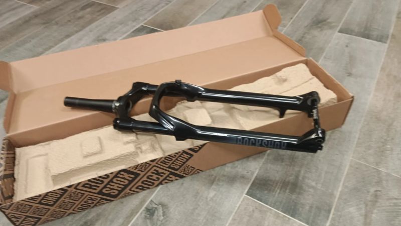 Vidlice 100mm Boost Fox RockShox SANTOUR 