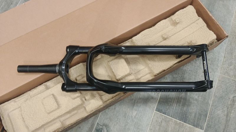 Vidlice 100mm Boost Fox RockShox SANTOUR 