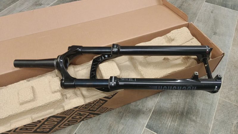 Vidlice 100mm Boost Fox RockShox SANTOUR 