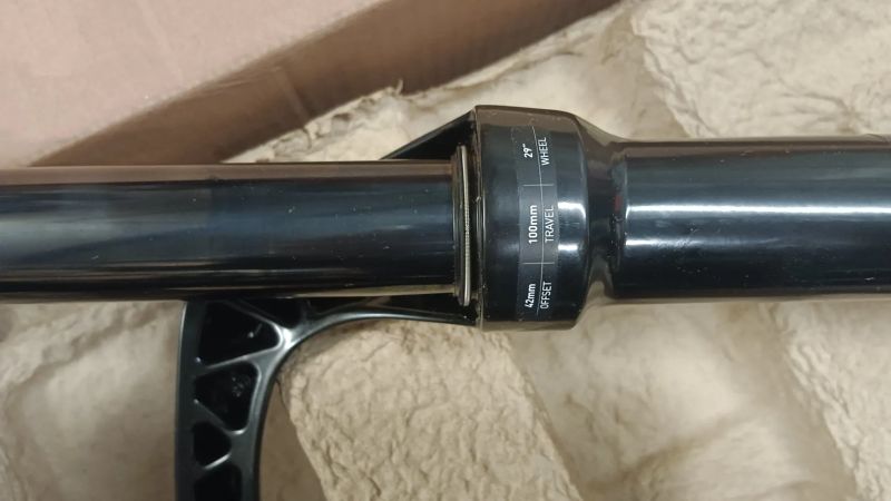 Vidlice 100mm Boost Fox RockShox SANTOUR 