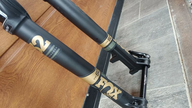 Vidlice 100mm Boost Fox RockShox SANTOUR 