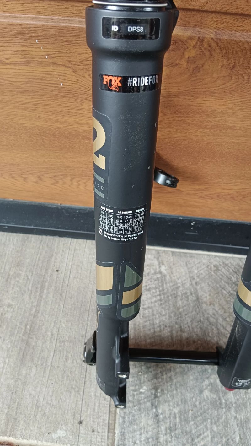 Vidlice 100mm Boost Fox RockShox SANTOUR 