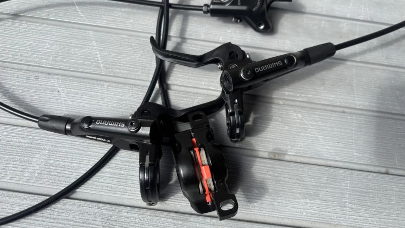 BRZDY KOTOUČOVÉ SHIMANO MT501 ČERNÁ P+Z s kotouči RT56