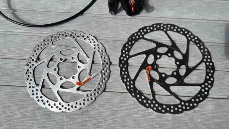 BRZDY KOTOUČOVÉ SHIMANO MT501 ČERNÁ P+Z s kotouči RT56