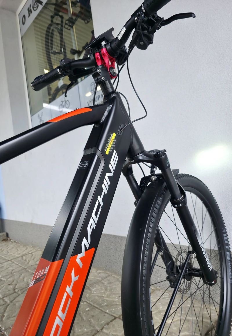 Elektrokolo Rock Machine Storm INT e90‑29" Touring 2022 500Wh – velikost L / Top stav