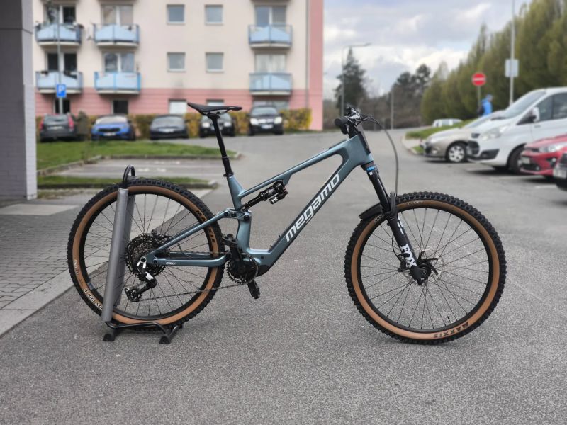 !!!NOVÝ!!! Karbon Megamo REASON CRB 05 - DJI Avinox, 800Wh, vel. L