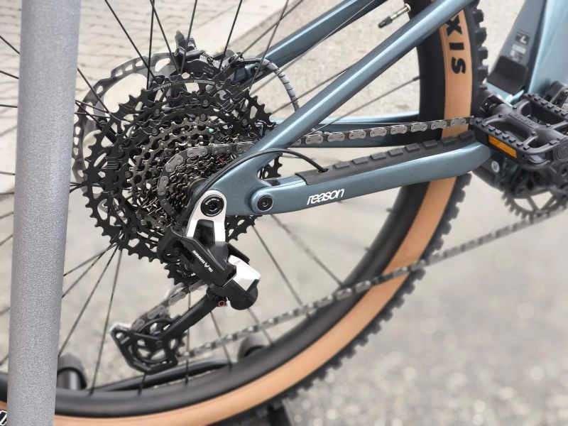 !!!NOVÝ!!! Karbon Megamo REASON CRB 05 - DJI Avinox, 800Wh, vel. L