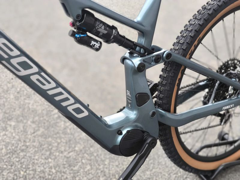 !!!NOVÝ!!! Karbon Megamo REASON CRB 05 - DJI Avinox, 800Wh, vel. L