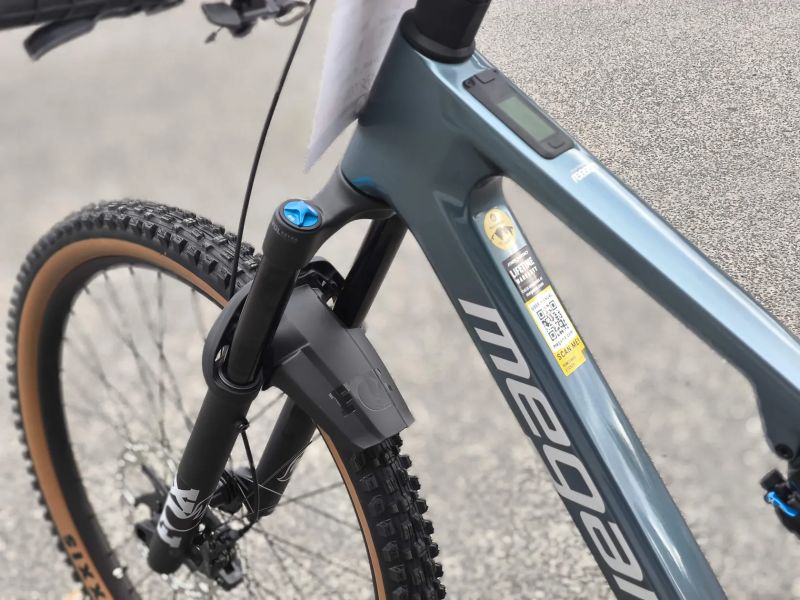 !!!NOVÝ!!! Karbon Megamo REASON CRB 05 - DJI Avinox, 800Wh, vel. L