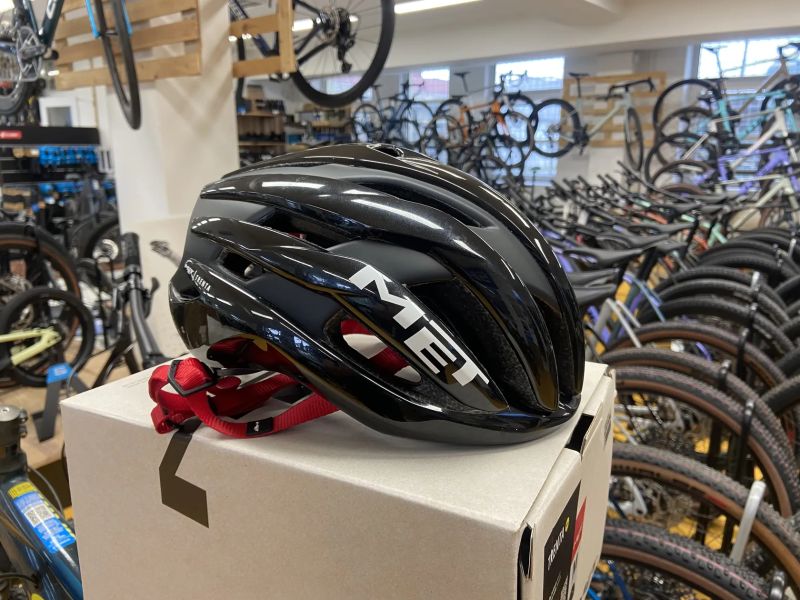 Přilba Met Trenta Mips 2025