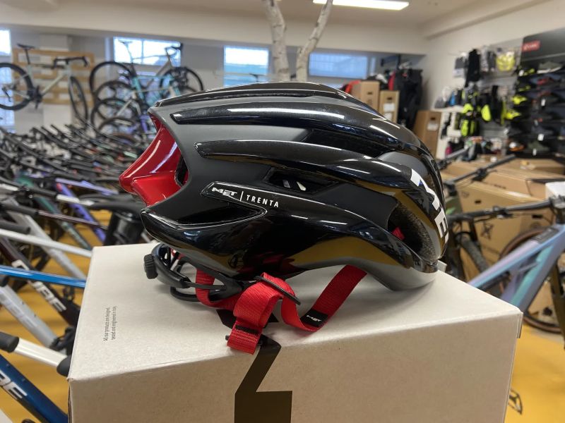 Přilba Met Trenta Mips 2025